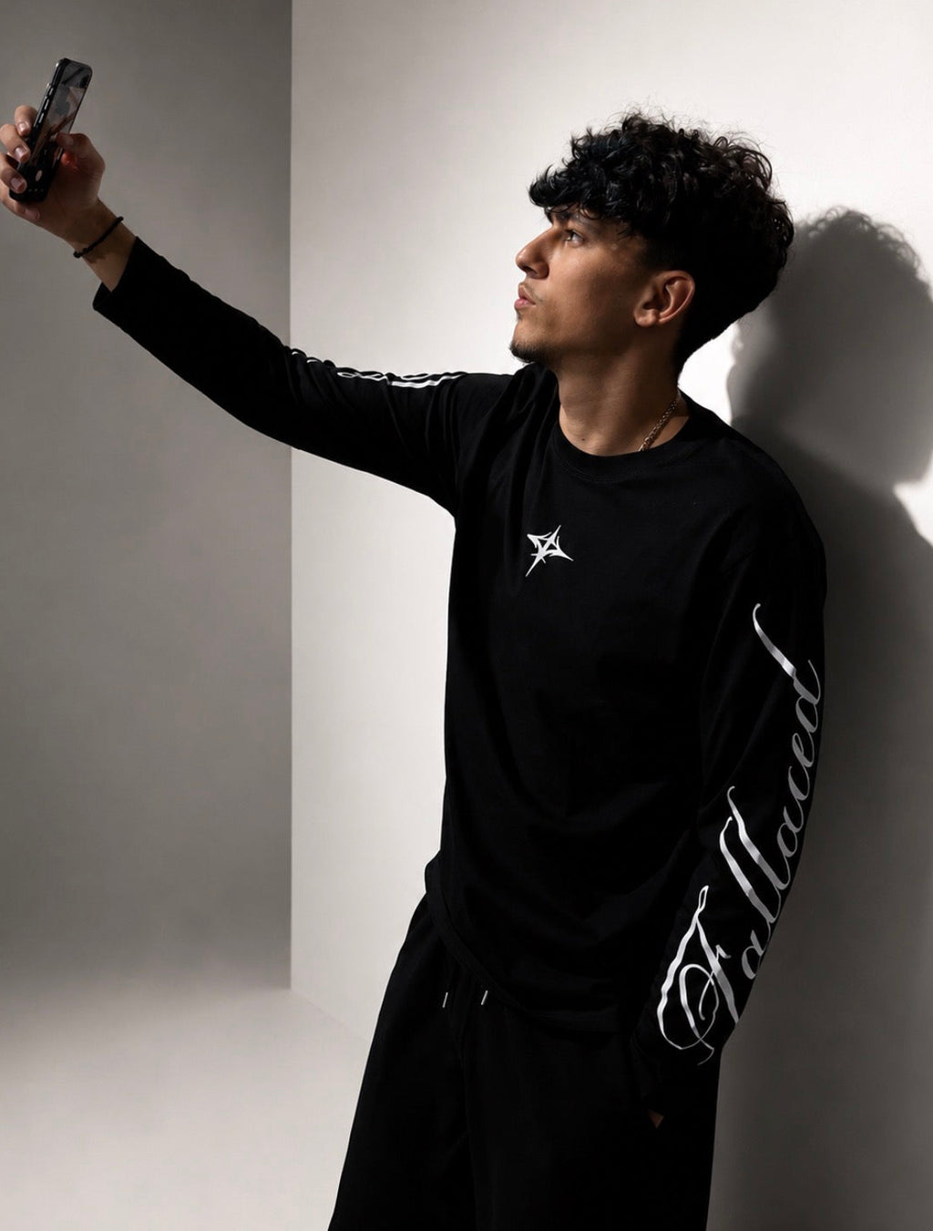 SCRIPT LONGSLEEVE - BLACK