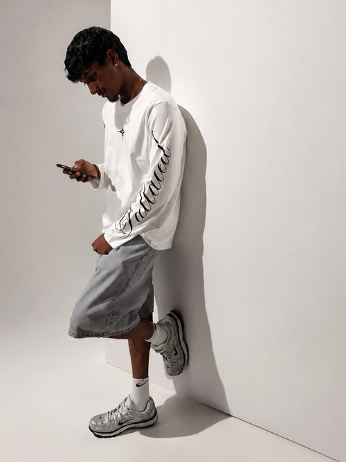 SCRIPT LONGSLEEVE - WHITE