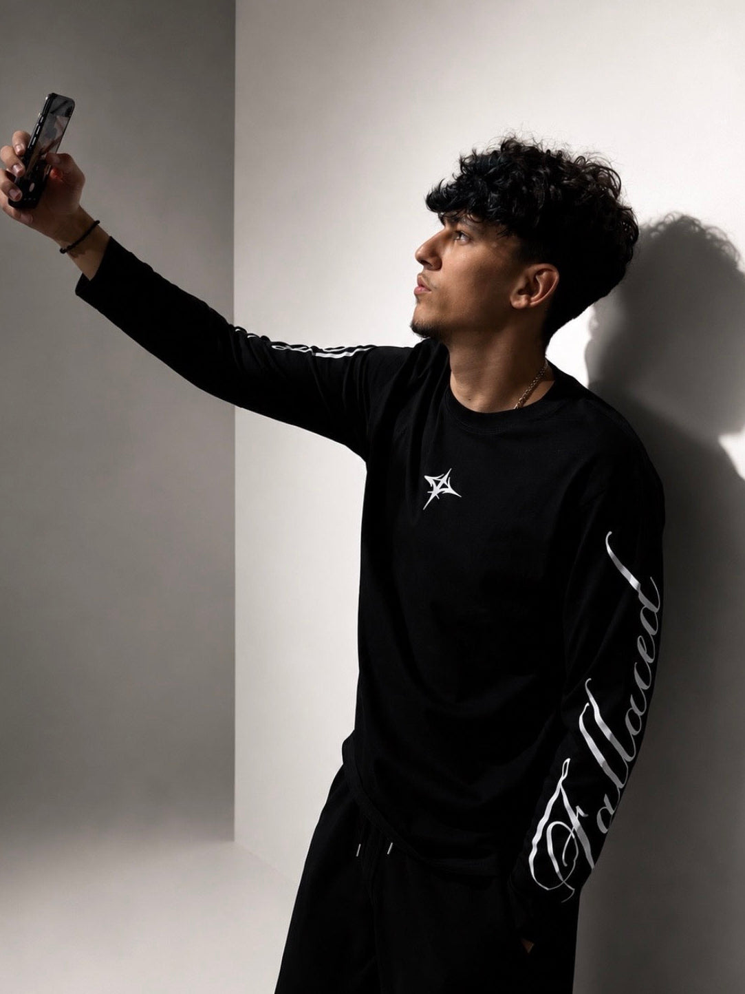 SCRIPT LONGSLEEVE - BLACK